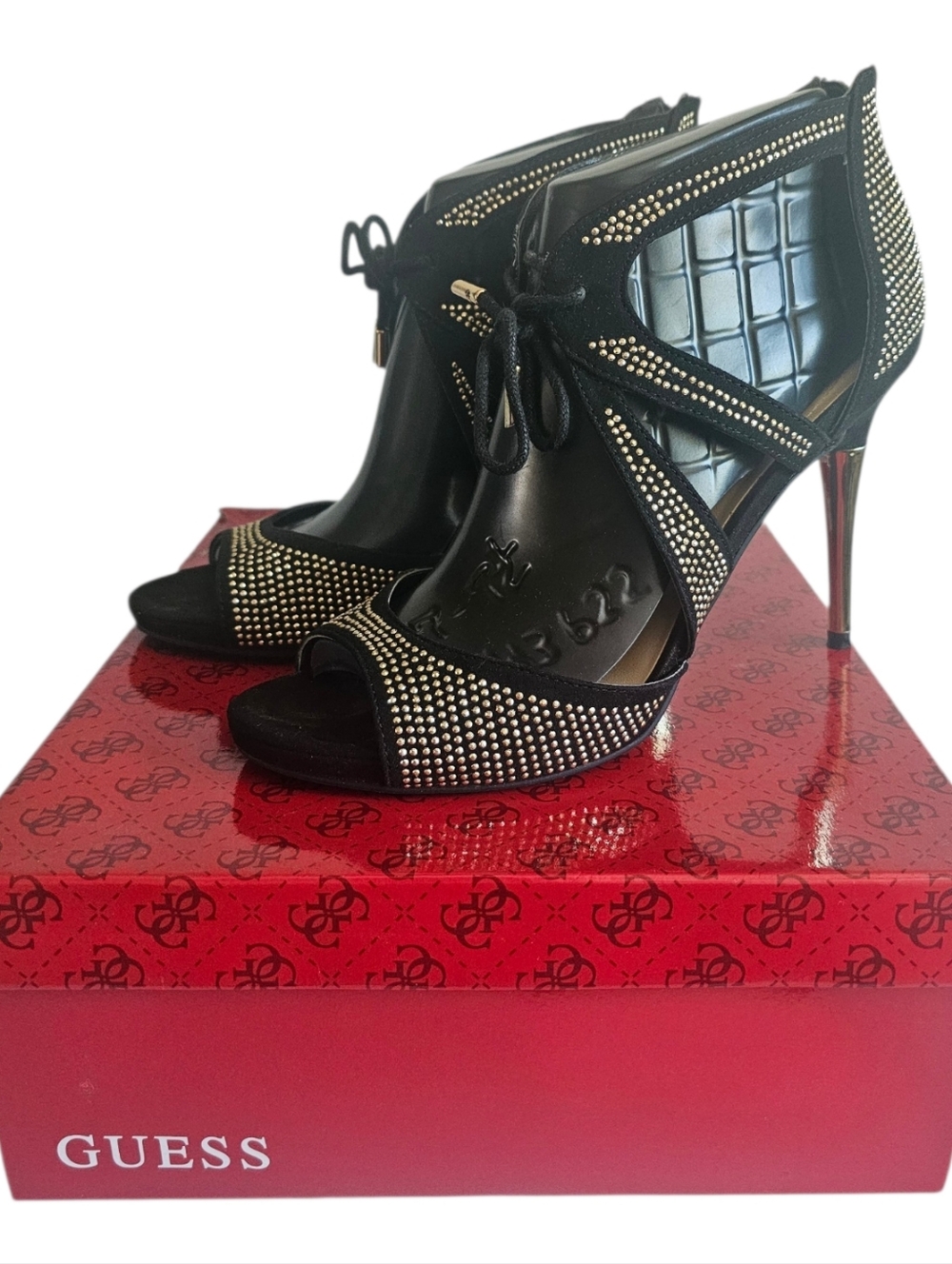 Guess Womens Bette Black Gold Studded Stiletto Heels 7.5 M Pre-owned